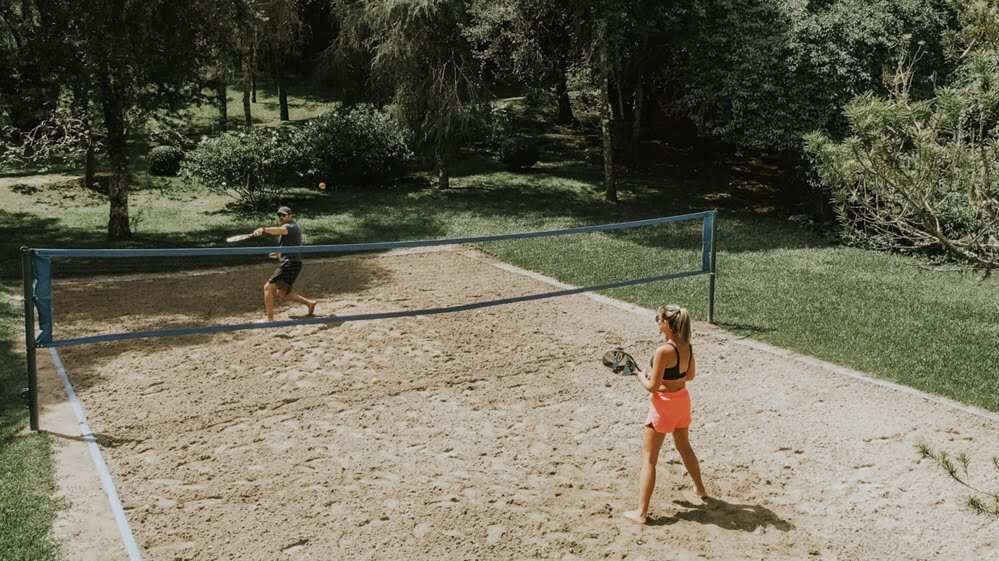 Beach Tennis no Roots Resort - Monte Verde