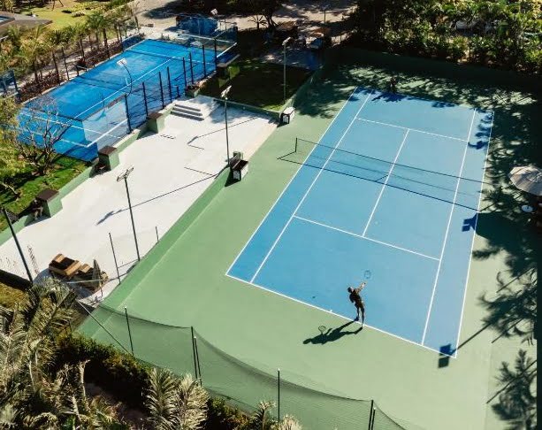 Quadra de tênis no A Concept Hotel & Spa Búzios - foto Booking.com